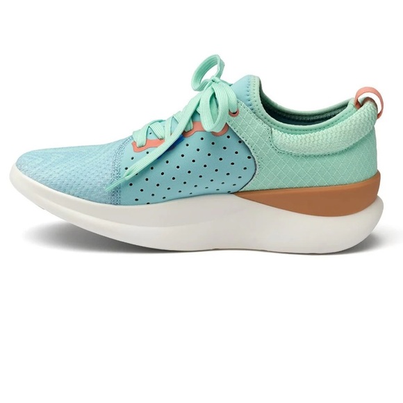 Moshn rhythm in aquatic paint 9.5 medium width - Picture 2 of 5